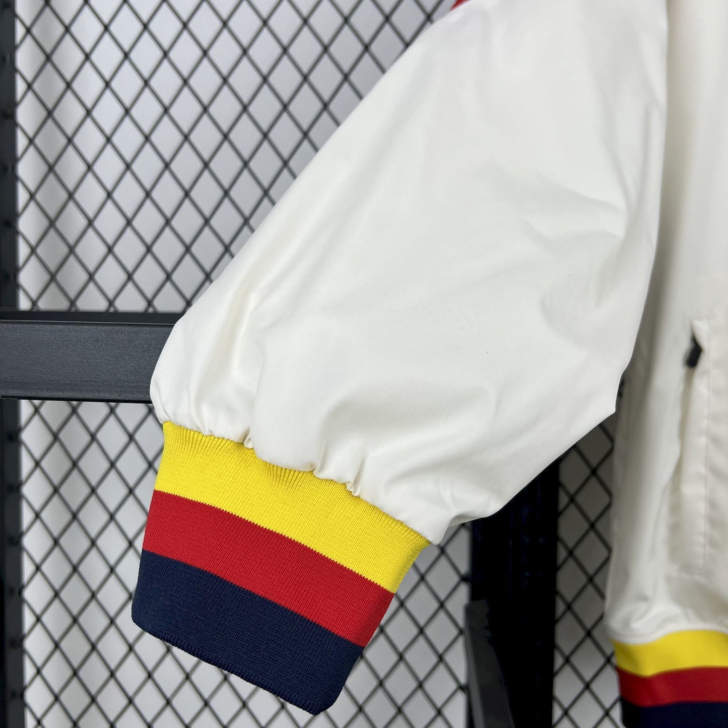 Barcelona 1994-95 Player Windbreaker – Retro Football Jacket