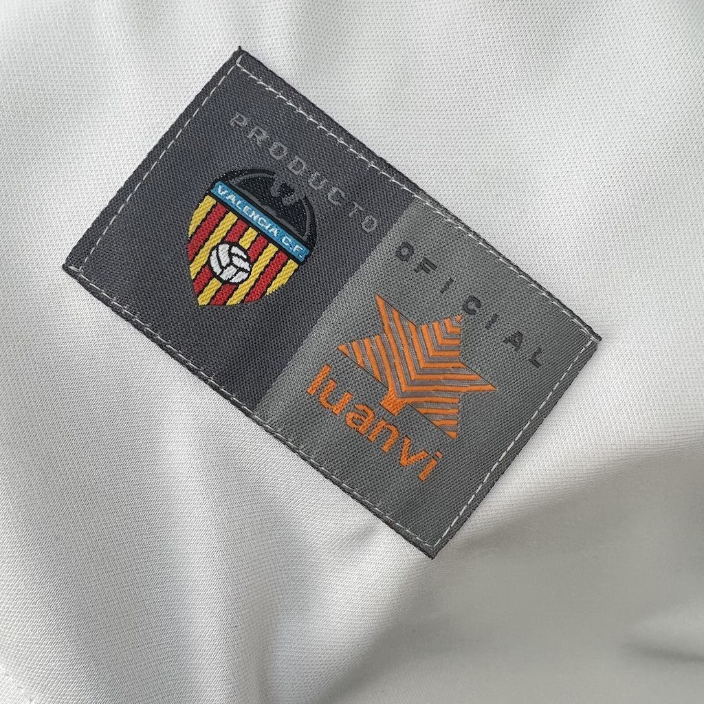 Valencia CF 1999/00 Home Retro Jersey – La Liga Classics (Short & Long Sleeve)