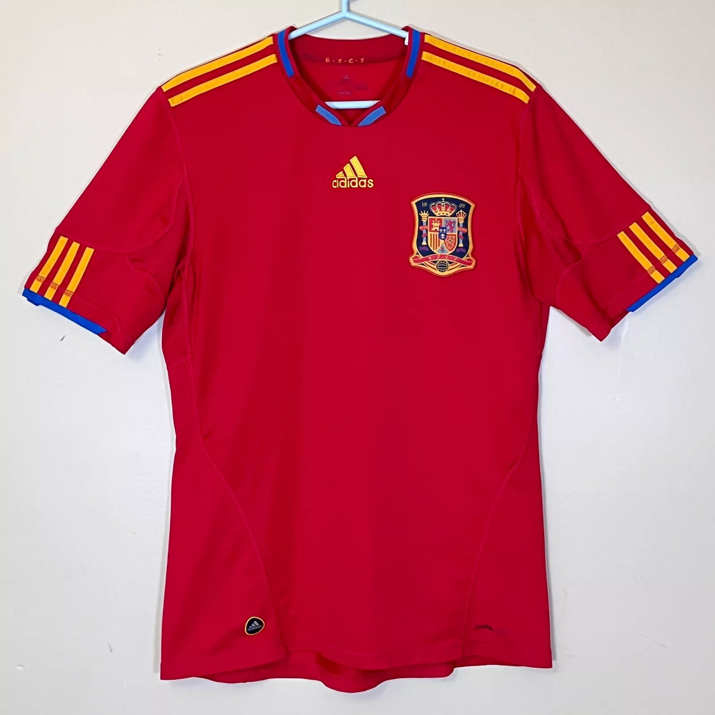Spain 2010 Home Jersey – Iconic World Cup Champion Shirt – Men’s Authentic Kit