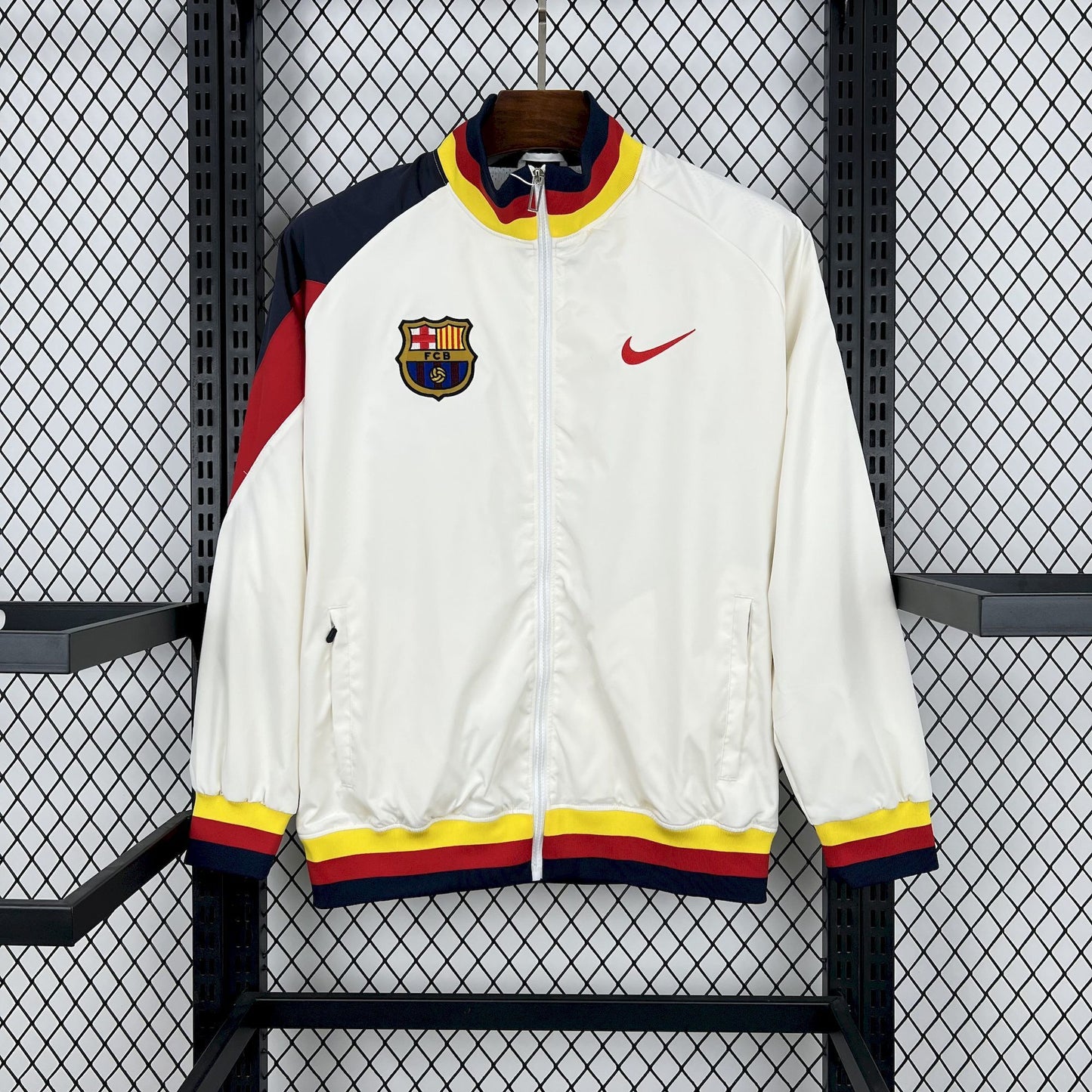 Barcelona 1994-95 Player Windbreaker – Retro Football Jacket