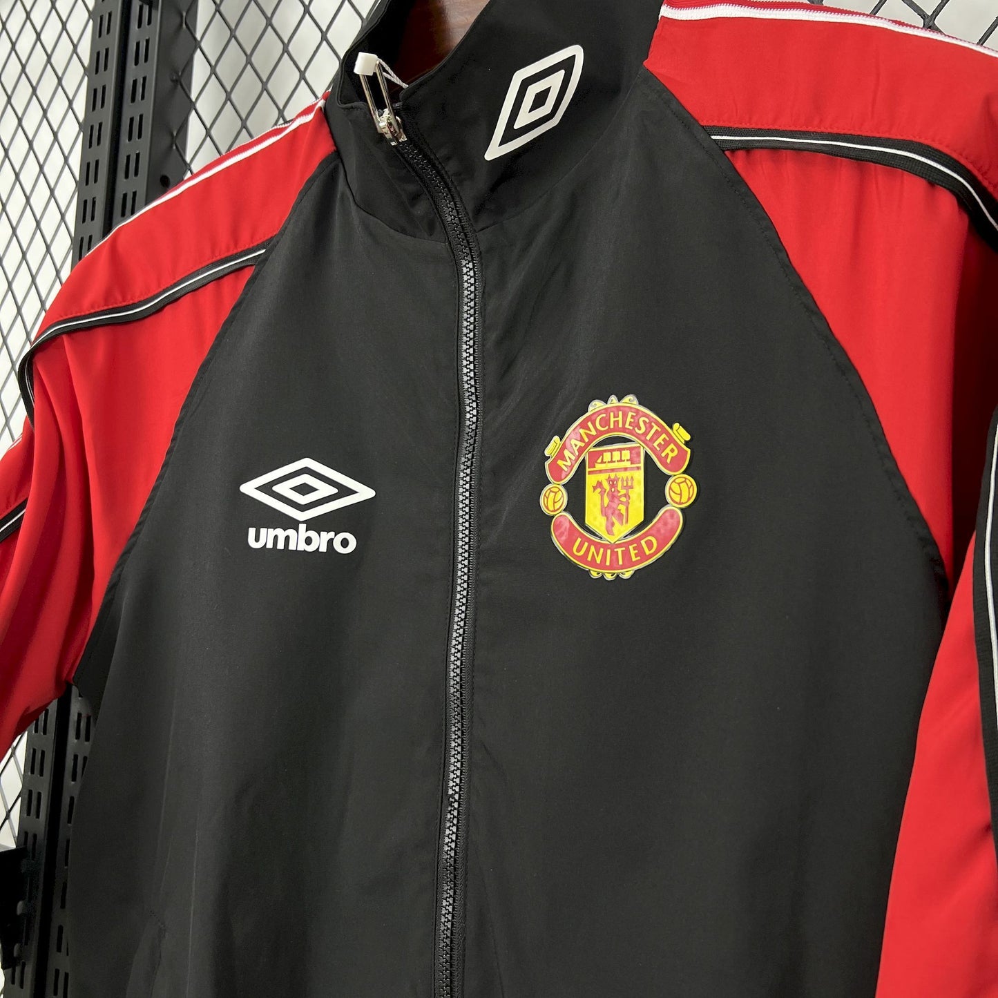 Manchester United 1998-99 Player Windbreaker – Retro Football Jacket