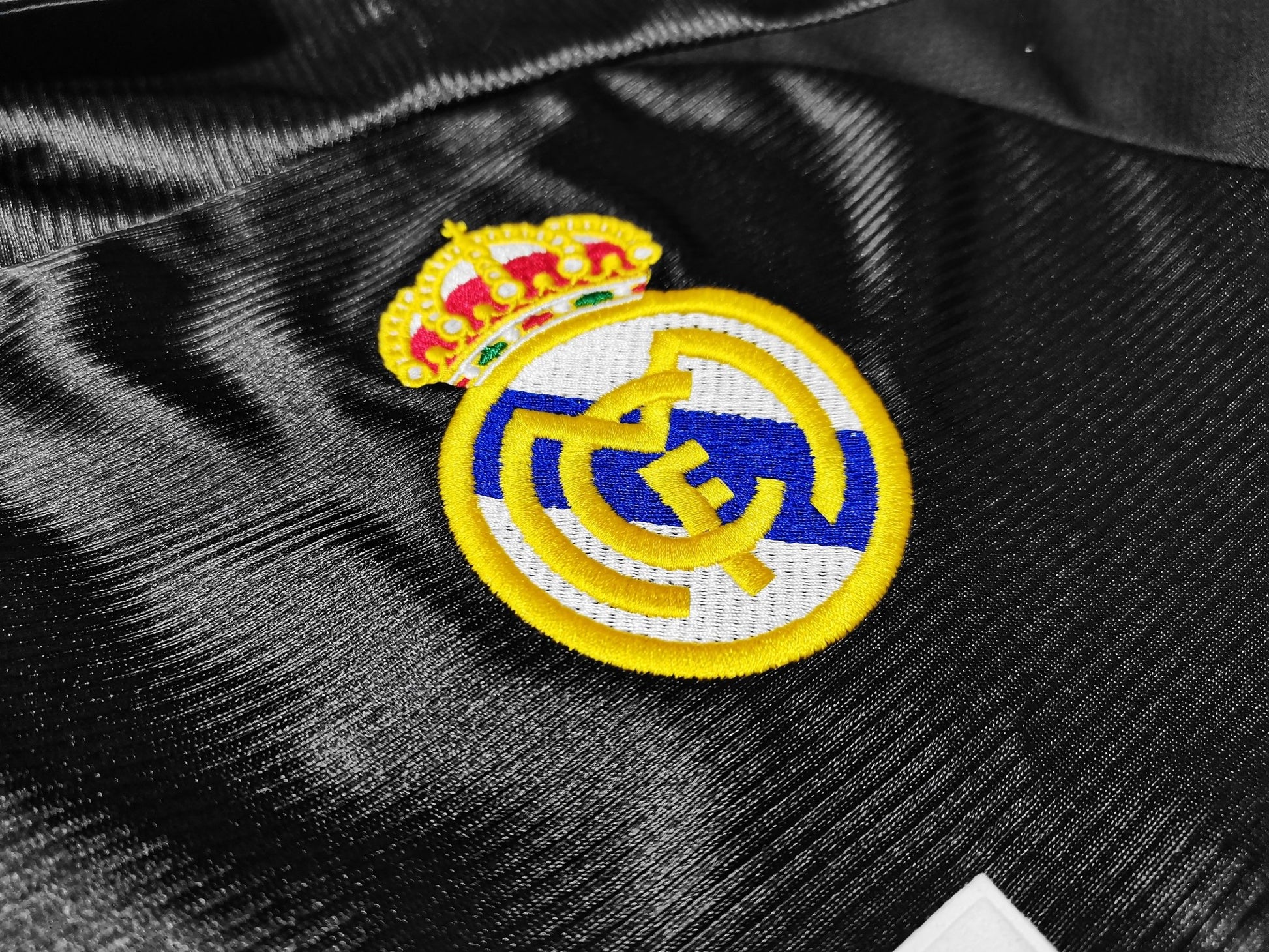 Real Madrid 1999/00 Away Retro Shirt – Black (Short Sleeve) -Retro Matchday 1999 2000