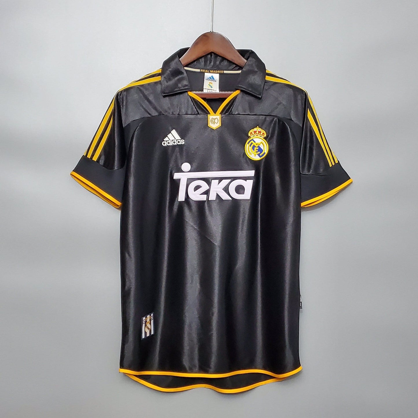 Real Madrid 1999/00 Away Retro Shirt – Black (Short Sleeve) -Retro Matchday 1999 2000