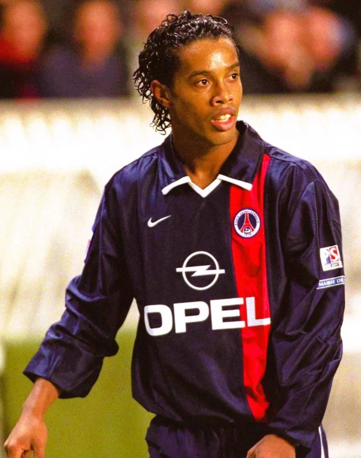PSG 2001/02 Home Shirt – Long Sleeve (Ronaldinho Era)